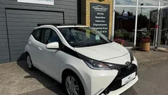 Hvid Brugt 2017 Toyota Aygo x-sky Hatchback | 66.800 kr. (Fair pris)