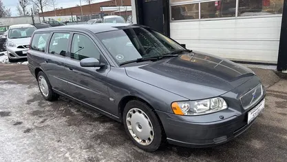 Brugt Volvo V70 Momentum 140 HK (102 kW) 2005 Koksmetal Stationcar