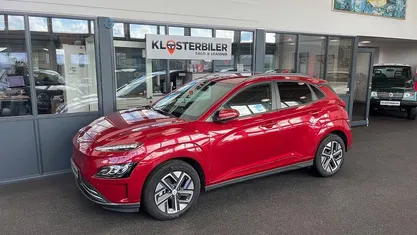 Rødmetal Brugt 2022 Hyundai Kona Essential SUV | 124.700 kr. (Fair pris)