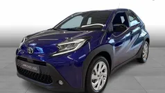 Juniper blue Ny 2024 Toyota Aygo Active Hatchback | 149.900 kr. (Fair pris)