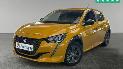 Brugt Peugeot e-208 Active 100 kW (136 HK) 2022 Gul Hatchback
