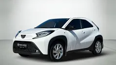 Hvid Brugt 2024 Toyota Aygo Active Hatchback | 139.900 kr. (Fair pris)