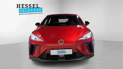 Brugt MG MG4 EV 125 kW (170 HK) 2023 Diamond red Hatchback