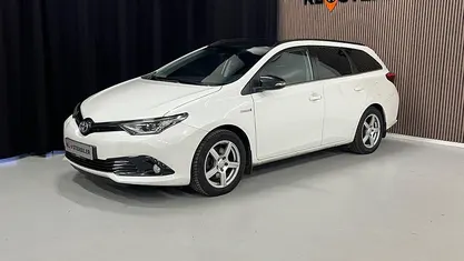 Hvid Brugt 2018 Toyota Auris Hybrid Comfort Stationcar | 119.700 kr. (God pris)