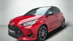 Rødmetal Brugt 2022 Toyota Yaris Sport Hatchback | 184.980 kr. (Super pris)