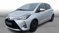 1f7 ultra silver Brugt 2017 Toyota Yaris Hybrid H2 Hatchback | 109.900 kr. (Fair pris)