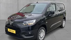 Absolute black Ny 2025 Toyota Proace City Van | 239.995 kr.