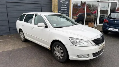 Brugt Skoda Octavia Ambiente 105 HK (77 kW) 2010 Hvid Stationcar