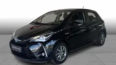 209 night sky black Brugt 2018 Toyota Yaris Hybrid H2 Hatchback | 129.900 kr. (Fair pris)