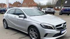 Sølvmetal Brugt 2017 Mercedes A180 Urban Hatchback | 154.900 kr. (Lidt for dyr)