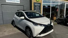 Hvid Brugt 2017 Toyota Aygo x-sky Hatchback | 66.800 kr. (Fair pris)
