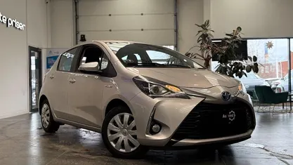 Sølvmetal Brugt 2017 Toyota Yaris Hybrid Hatchback | 99.799 kr. (God pris)