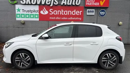 Hvid Brugt 2021 Peugeot 208 Allure Hatchback | 109.900 kr. (Fair pris)
