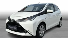 068 white Brugt 2017 Toyota Aygo X-play Hatchback | 59.995 kr. (Fair pris)
