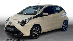 White flash Brugt 2021 Toyota Aygo x-press Hatchback | 94.900 kr. (God pris)