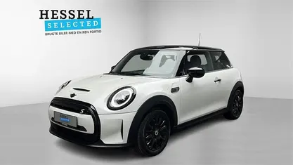 Nanuq white Brugt 2023 Mini Cooper Essential Hatchback | 154.900 kr. (Fair pris)