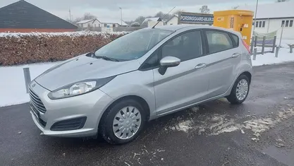 Farve: sølvmetal Brugt 2014 Ford Fiesta Trend Hatchback | 43.900 kr. (Fair pris)
