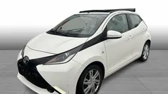 White flash Brugt 2017 Toyota Aygo x-sky Hatchback | 69.995 kr. (Fair pris)