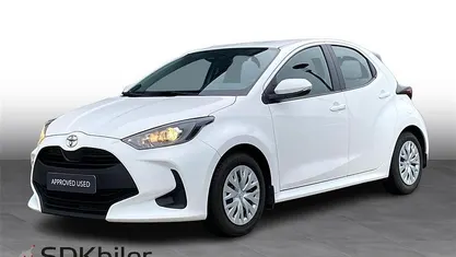 Hvid Brugt 2021 Toyota Yaris T1 Hatchback | 149.900 kr. (Fair pris)