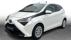 White flash Brugt 2019 Toyota Aygo x-press Hatchback | 84.995 kr. (Fair pris)