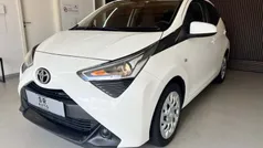 Hvid Brugt 2019 Toyota Aygo x-sky Hatchback | 104.800 kr. (Fair pris)