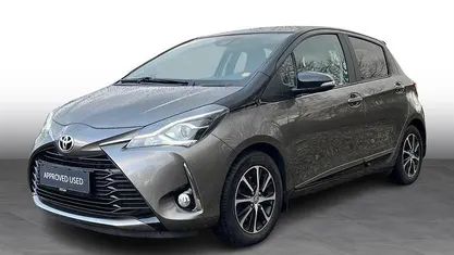 2nt black on platinum bronze Brugt 2019 Toyota Yaris Multidrive S Hatchback | 139.990 kr. (Fair pris)