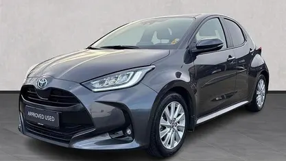 Ash grey Brugt 2021 Toyota Yaris Hybrid Active Hatchback | 199.900 kr. (Fair pris)