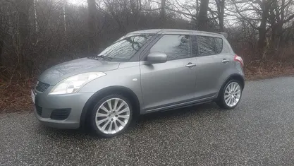 Brugt Suzuki Swift GL 94 HK (69 kW) 2011 Farve: rød Hatchback