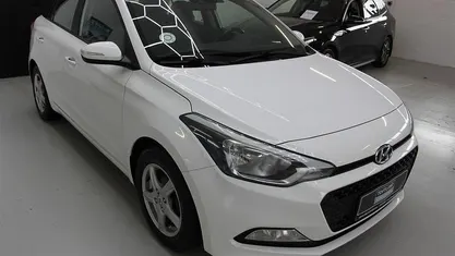 Brugt Hyundai i20 Trend 84 HK (61 kW) 2016 Hvid Hatchback