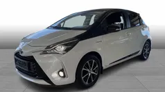 2ns black on glacier pearl whi Brugt 2019 Toyota Yaris Hybrid H3 Hatchback | 139.900 kr. (Fair pris)
