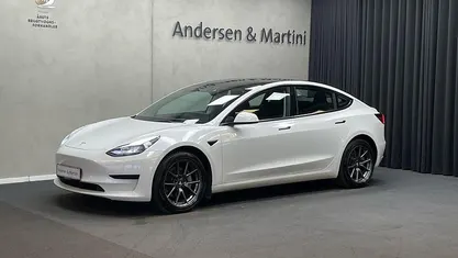 Brugt Tesla Model 3 Standard Range Plus 239 kW (325 HK) 2022 Hvidmetal Sedan