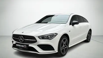 Hvid Brugt 2021 Mercedes CLA250e Shooting Brake AMG line Stationcar | 299.900 kr.