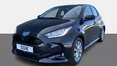 Sortmetal (night sky black) Brugt 2023 Toyota Yaris Hybrid Active Hatchback | 224.900 kr. (Fair pris)