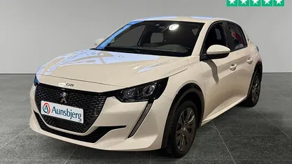 Hvid Brugt 2021 Peugeot e-208 Active Hatchback | 119.500 kr. (Fair pris)