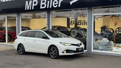 Hvid Brugt 2018 Toyota Auris Hybrid H2 Stationcar | 134.900 kr. (Fair pris)
