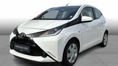 068 white Brugt 2017 Toyota Aygo x-press Hatchback | 64.995 kr. (Fair pris)