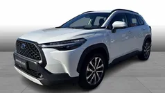 Platinum pearl white Brugt 2023 Toyota Corolla Cross Style SUV | 274.900 kr. (God pris)