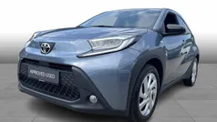 Celestite grey Brugt 2024 Toyota Aygo Active Hatchback | 169.900 kr. (Fair pris)