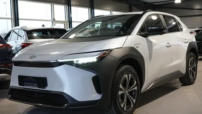Hvidmetal Ny 2025 Toyota bZ4X SUV | 279.900 kr. (Fair pris)