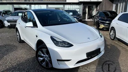 Perlemorshvid Brugt 2024 Tesla Model Y Long Range RWD SUV | 299.800 kr. (Fair pris)
