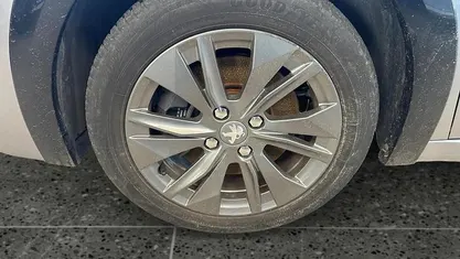 Brugt Peugeot e-208 Active 100 kW (136 HK) 2022 Sølv metal Hatchback