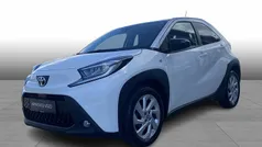 Hvid Brugt 2022 Toyota Aygo Active Hatchback | 129.900 kr. (Fair pris)