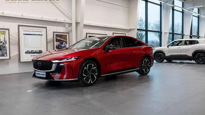 Rødmetal Brugt 2025 Mazda 6e Takumi-Line Hatchback | 299.900 kr. (God pris)