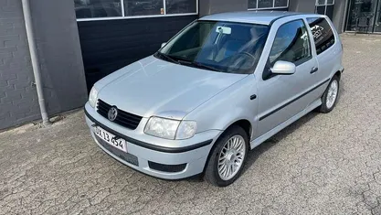 Sølvmetal Brugt 2000 VW Polo Comfortline | 16.000 kr.