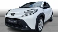 Hvid Brugt 2024 Toyota Aygo Active Hatchback | 144.900 kr. (Fair pris)