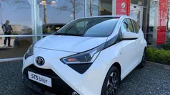 040 pure white Brugt 2021 Toyota Aygo x-press Hatchback | 134.900 kr. (Fair pris)