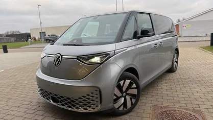 Sølvmetal Ny 2025 VW ID. Buzz Pro MPV | 449.900 kr. (Fair pris)