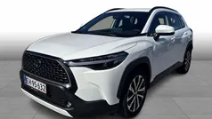 040 pure white Ny 2025 Toyota Corolla Cross Comfort SUV | 379.900 kr. (Fair pris)