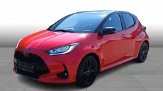 Flame red/ sort Brugt 2021 Toyota Yaris Hybrid Edition Hatchback | 189.900 kr. (Fair pris)