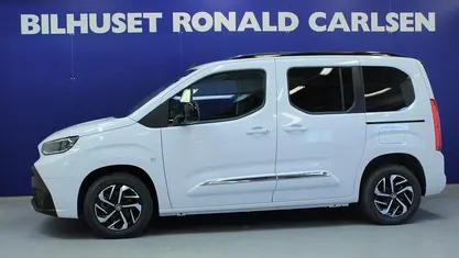 Hvidmetal Ny 2025 Toyota Proace Verso City Stationcar | 229.900 kr. (Fair pris)